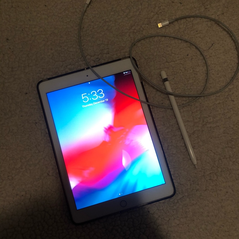 apple ipad 32gb and charger + apple pencil